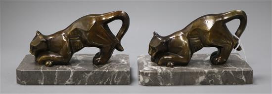 A pair of Art Deco panther bookends, on marble base, length 17cm